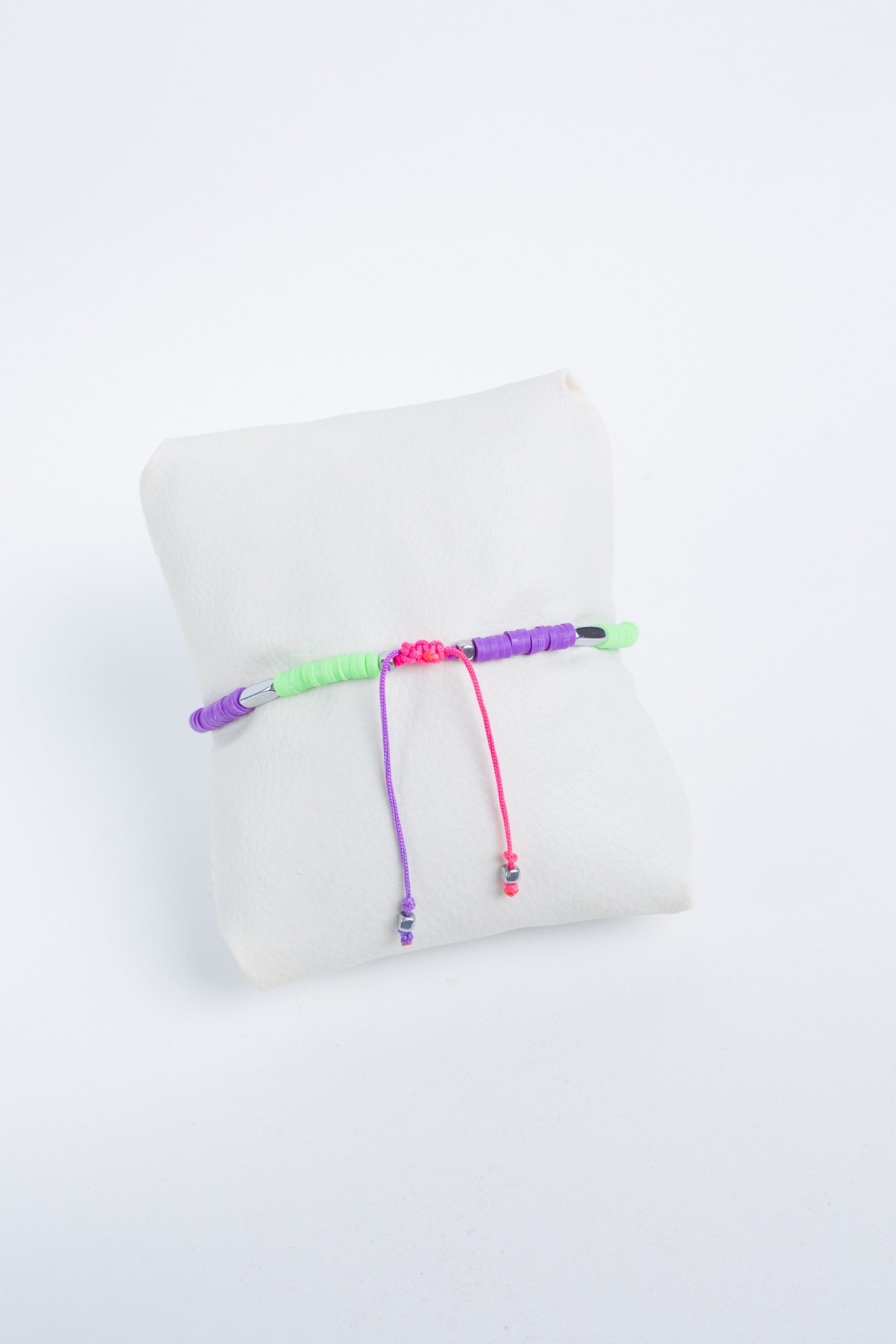 Daisy Ankelet in dashes in neon green + purple