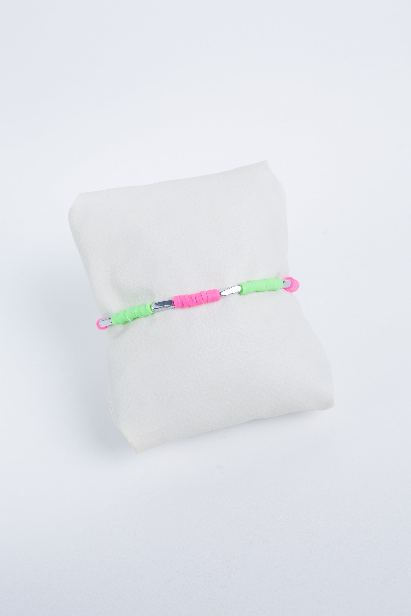 Daisy Ankelet in dashes in neon green + hot pink