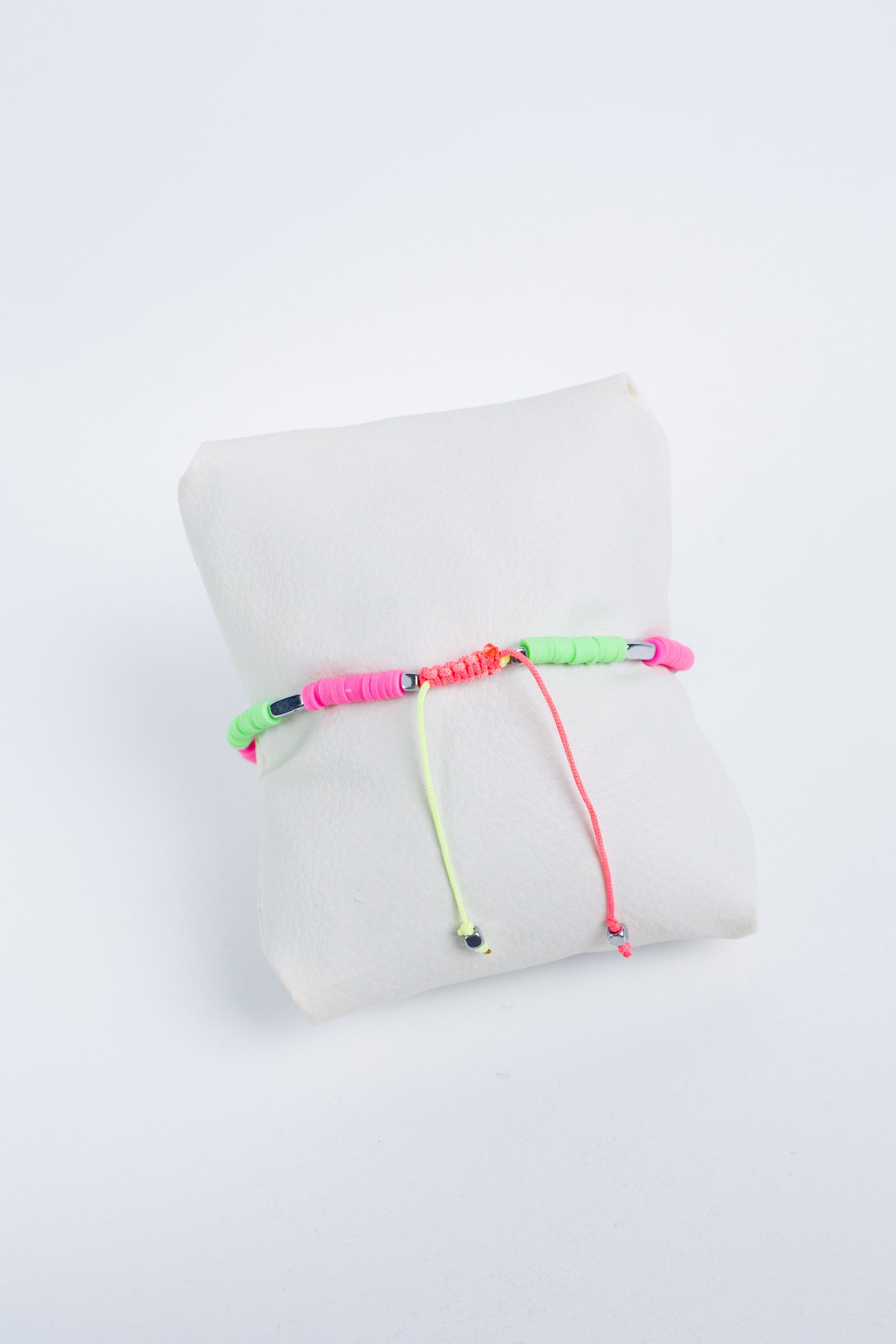 Daisy Ankelet in dashes in neon green + hot pink