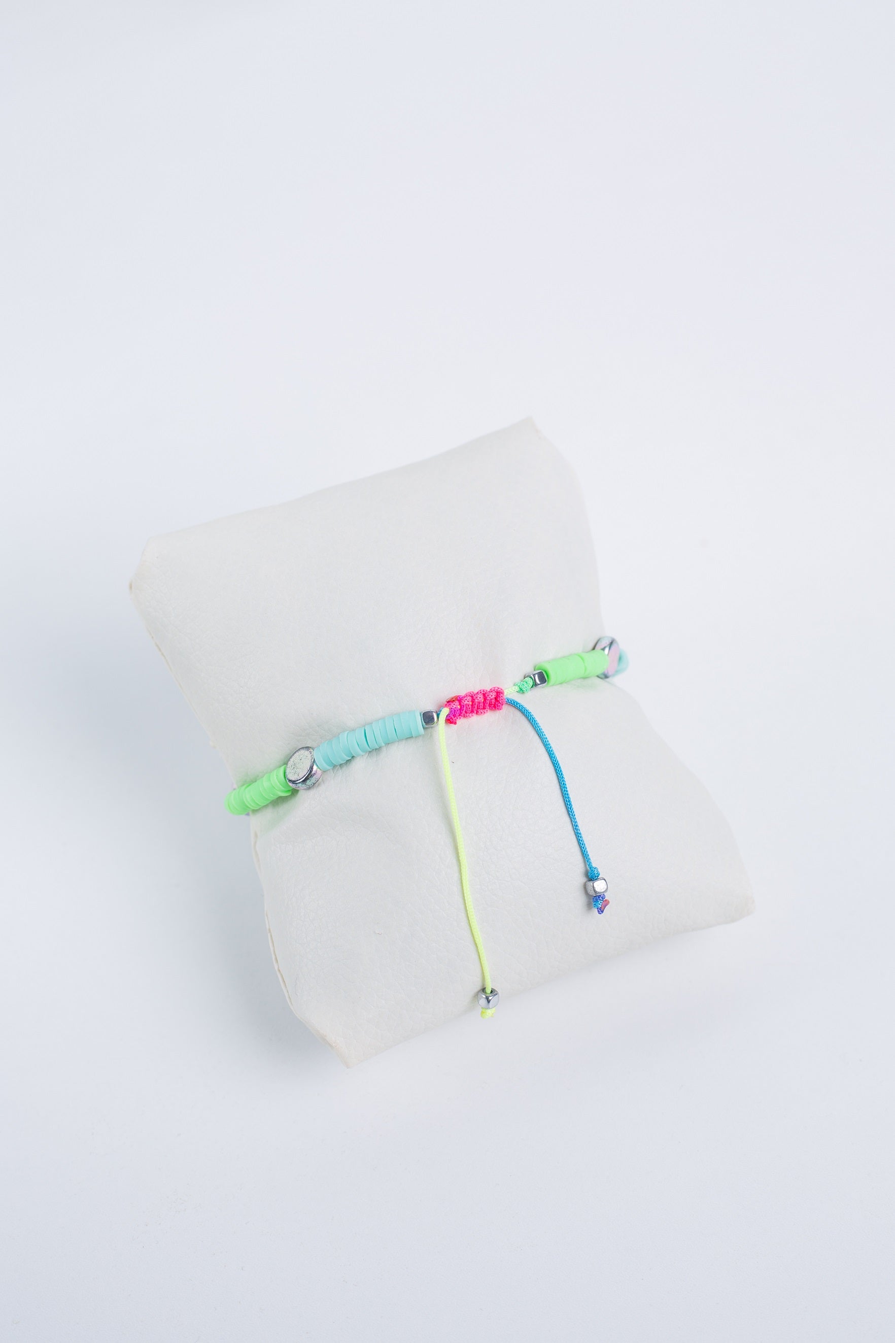 Daisy Ankelet in Discs in neon green + aqua