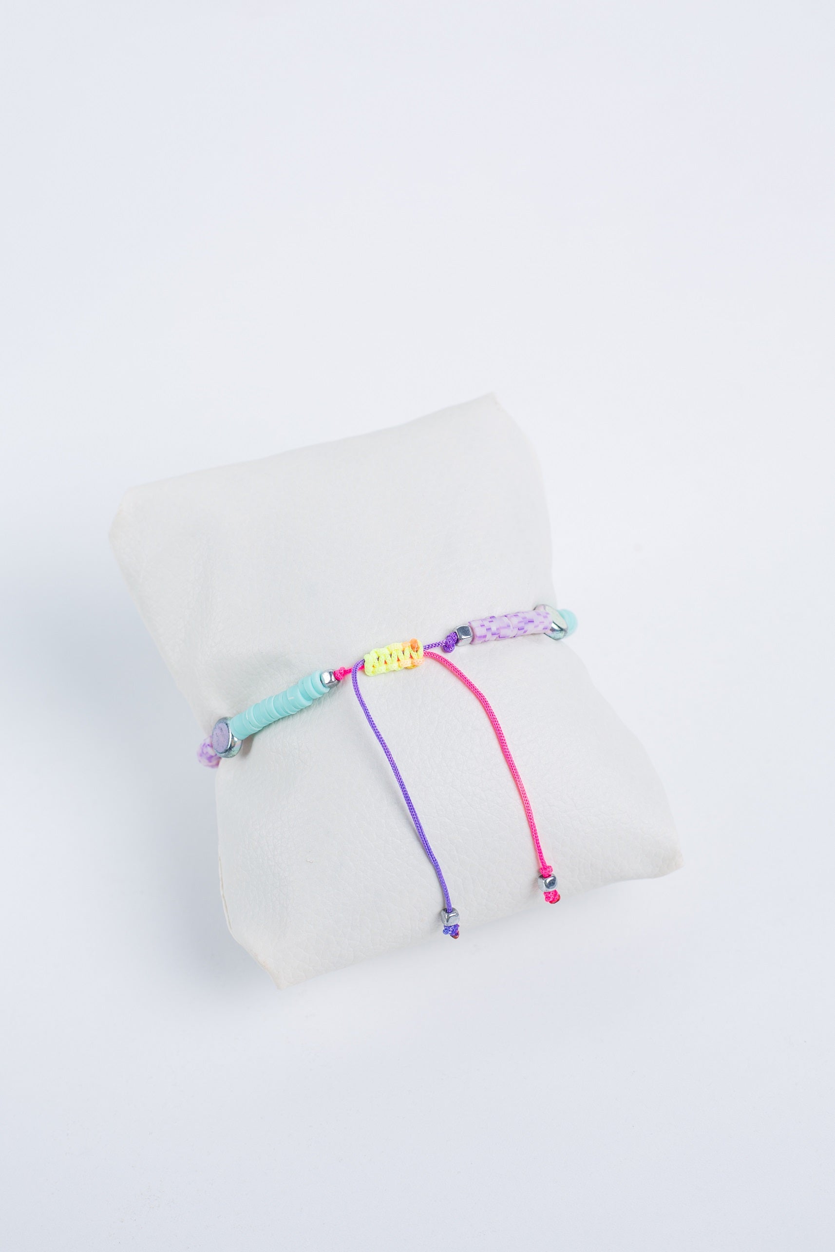 Daisy Ankelet in Discs in purple + aqua