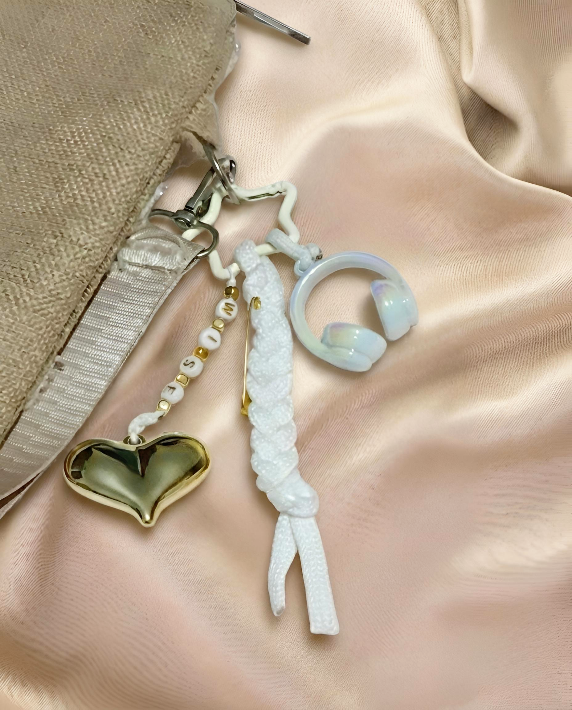 WISE Bag Charm in White and Gold.2